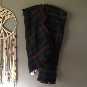 NWT Roots Scarf